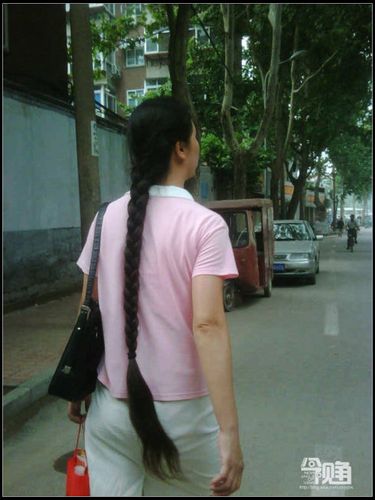 今视角摄影:大辫子姑娘(手机拍摄)