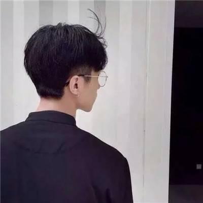 2019qq头像男生成熟帅气有魅力念旧的人活的总像个拾荒者