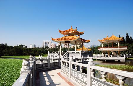 洪湖公园属深圳市市级公园,位于罗湖区闹市中心.