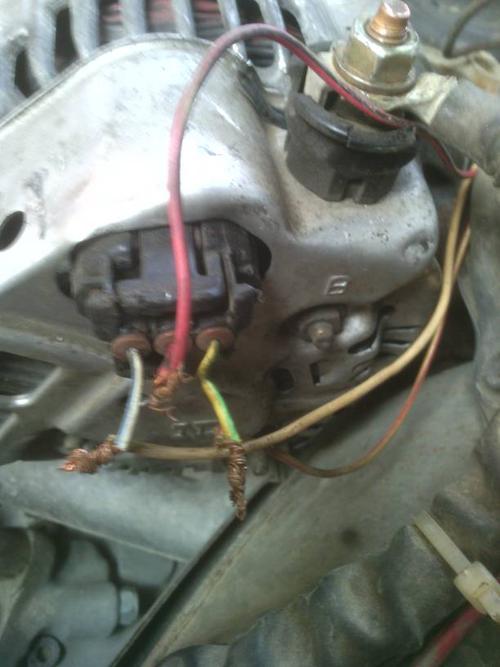 在汽车发电机,,有四根电线,一条b ,请问另外3条分别是在什么地方接来