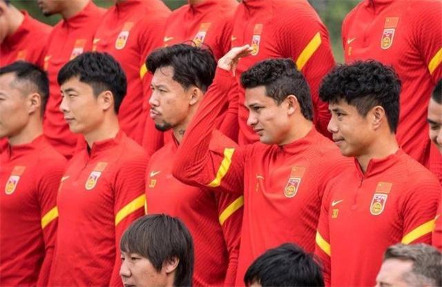 那么在中国也同样不是有天赋的球员,所以说归化到中国后,在中国的训练