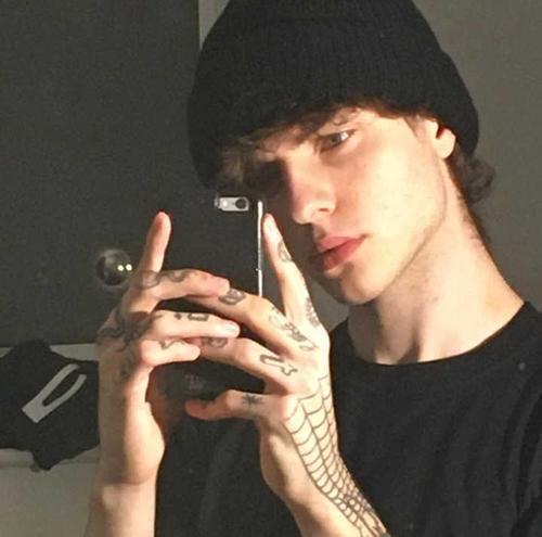 求一些好看的微信男生头像鸭,最好是欧美风阳光向上的