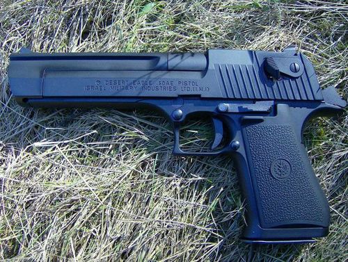 50三种口径的大威力弹,加上手枪中罕见的导气式自动方式,让懂枪的人听