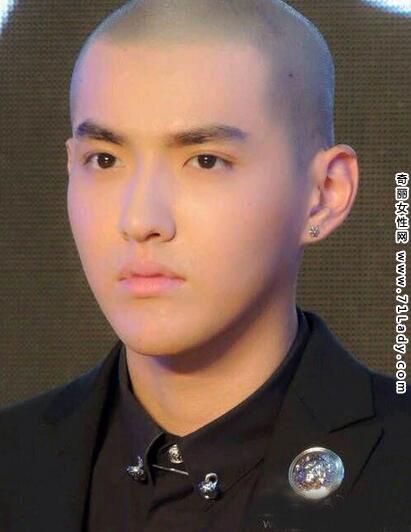 吴亦凡为什么剃光头,吴亦凡光头照片被骂好丑