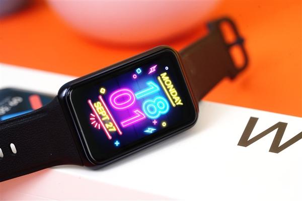 oppowatchfree智能手表图赏仅33g