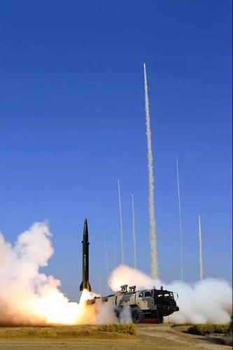 一组震撼大片带你领略中国导弹腾飞的壮美瞬间