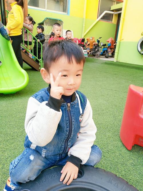 赵晨皓小朋友在红旗幼儿园的快乐时光 - 美篇