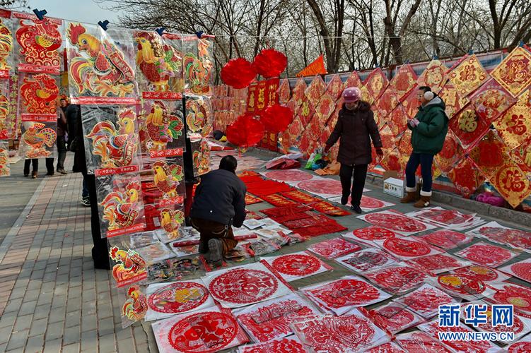 新华网发(王同领 摄)   新春将至,天津大街小巷红红火火,丰富的年货