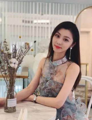 浙江卫视美女主持人费费