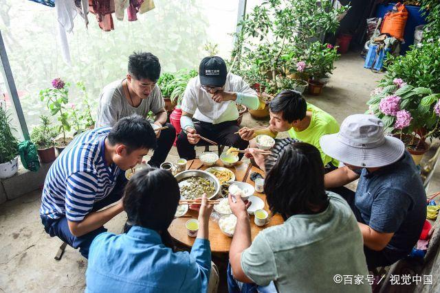 2021年春节,农村还会和去年一样限制走亲访友,聚餐吗?