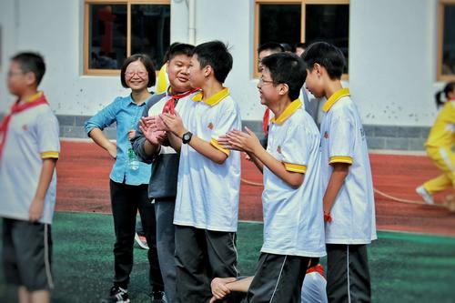 扬州市梅岭中学2018阳光体育运动会初一(10)班掠影