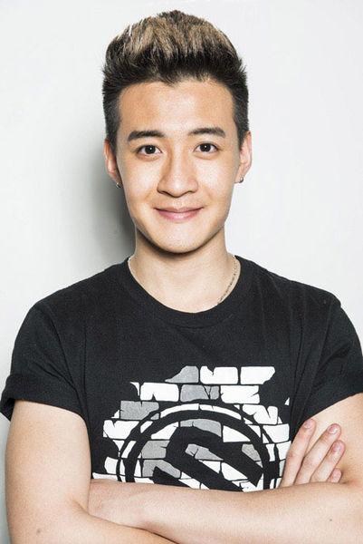 展开全部 电视剧《家有儿女》中,盛超(键盘)的饰演者是 盛冠森.