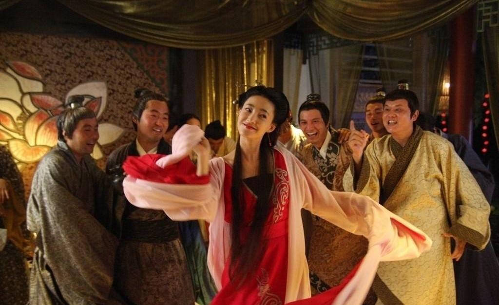 别被电视剧骗了: 青楼可不是窑子, 姑娘们都是卖艺不卖身