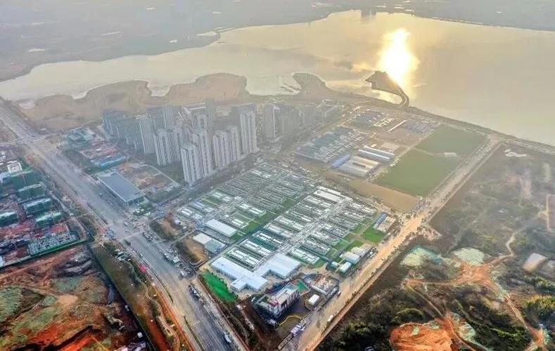 火神山医院建设场面航拍图那段时间,全国人民通过央视云直播时刻看到