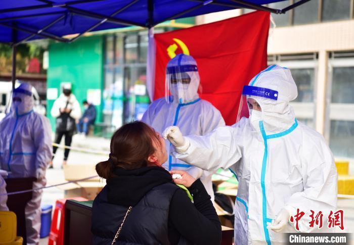 据百色市疫情防控指挥部通报,2月4日下午,百色市德保县在对返乡人员