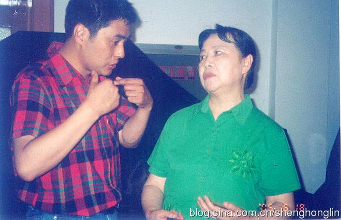 与( 第一代银环)魏云老师在央视采访时时请教切磋