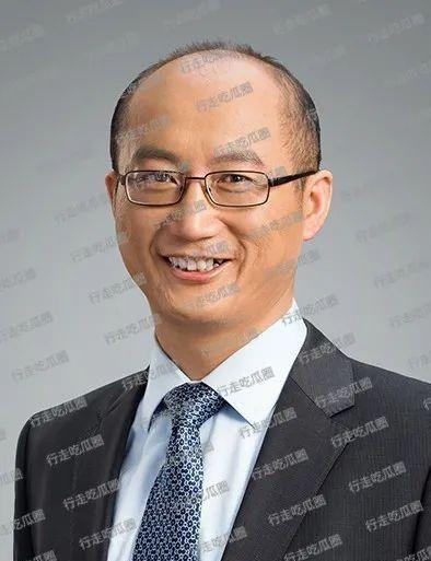 虽然有个不着调的妈妈,但他有个深爱他的爸爸