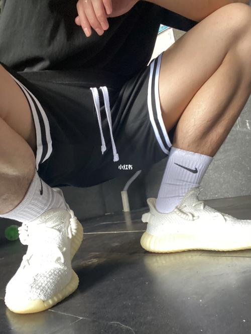 nike长筒白袜_耐克怎么样_穿搭_袜子_夏天去哪玩_搭配