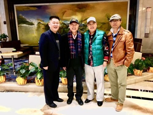 战友张波与我,史涌华,史洪卫先生在大堂合影.