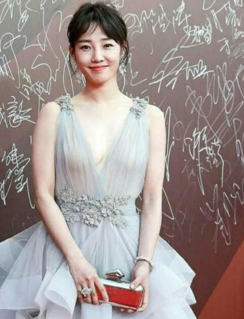 白百何深夜约会神秘男子,被嘲"一阳指练好了没",好事