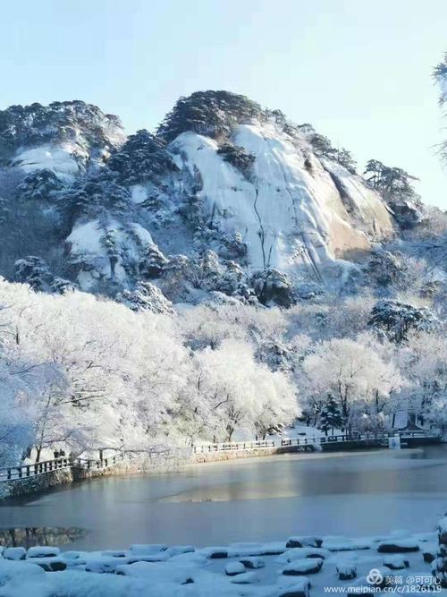 千山雪韵如仙境,玉树琼宫待客来