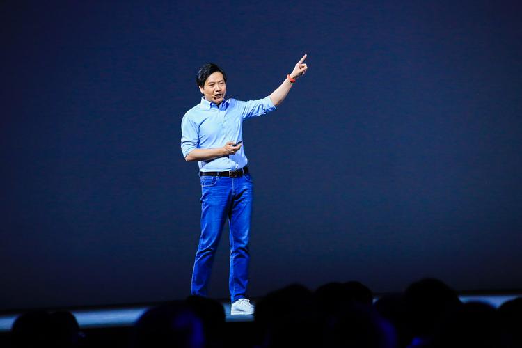 雷军:看,它就在上面!