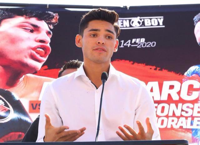 赛前新闻发布会结束,霍亚女婿瑞恩·加西亚状态不错