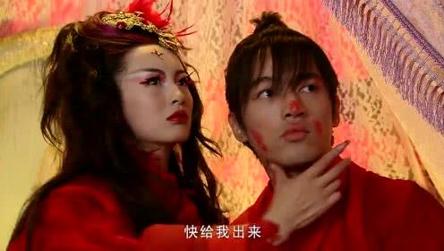 景天和火鬼王在一起了,雪见吃醋守在门外一直骂景天是流氓!