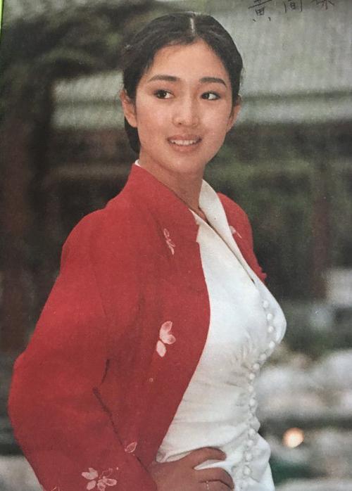 巩俐年轻时有多美童颜玉女太迷人微微一笑最难忘