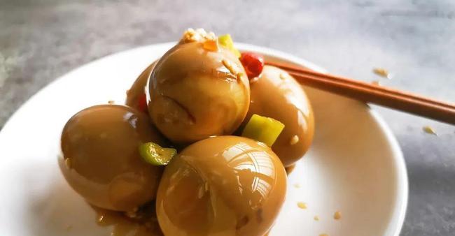今天就来做一个韩式酱鸡蛋