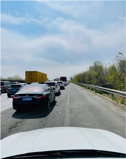 原创五一长假第一天高速疯狂堵车!网友:后悔了,不想出来玩了!