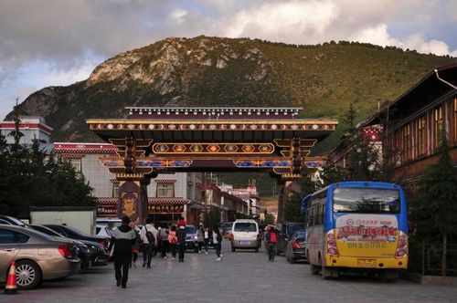 独克宗古城!这里海拔超过4000米了,感觉有点晕乎!