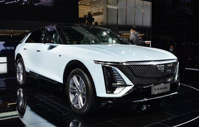 凯迪拉克lyriq亮相:定位豪华中型纯电动suv,epa续航483公里