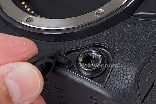 接环右下方设有 n3 型端子,可以连接兼容的快门线.