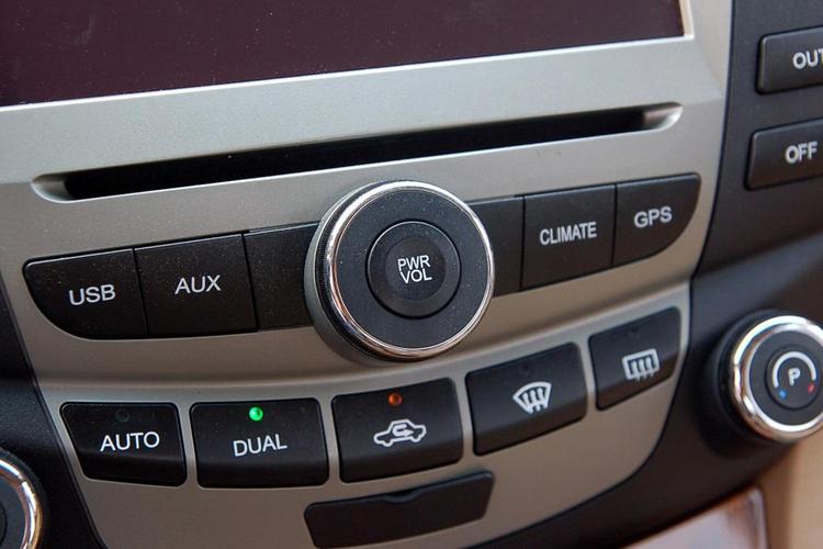 比亚迪f6仪表中控台图片_中国汽车消费网