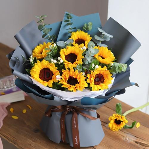 玫瑰满天星花束生日礼物送闺蜜送男友送同事领导长辈全国同城送花 7朵