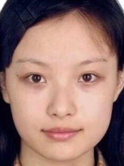 倪妮早年学生时期未出道的照片,其实和现在的落差不算