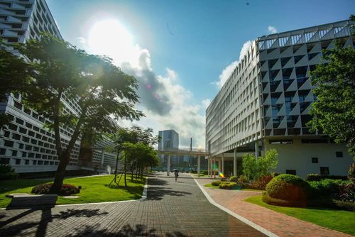 而北京理工大学位于北京,北京的经济是要比深圳强的,再加之北京是老牌