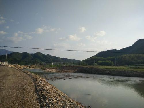 东港乡河道环境整治效果显著-修水县委县政府门户网站