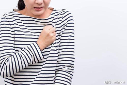 乳房两边都有大的硬块正常吗 乳房硬块怎么消除