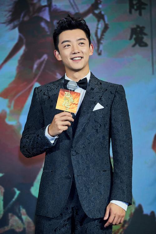 郑恺《降魔传》首映爆笑开场 一哥文武双全