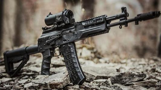 俄罗斯ak-12突击步枪列装计划有变,为何装备最强军区