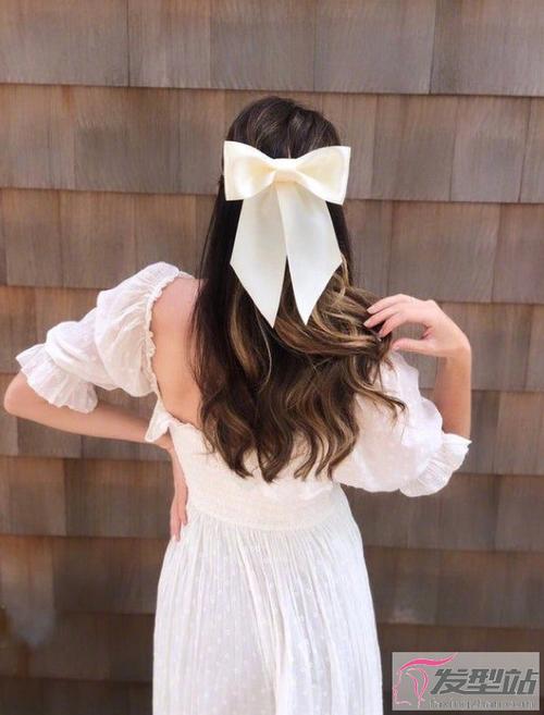 最美的蝴蝶结扎发头戴蝴蝶结演绎法式浪漫