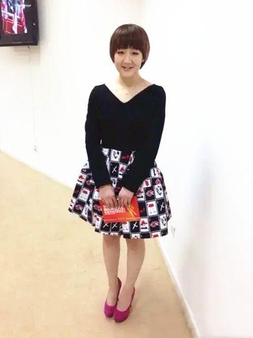 26岁的乒乓女神陈梦,穿运动装又飒又美,家里挂满金牌