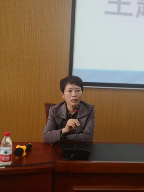 确山县教师进修学校去年通过省级示范性验收,孟雪花局长就示范性创建