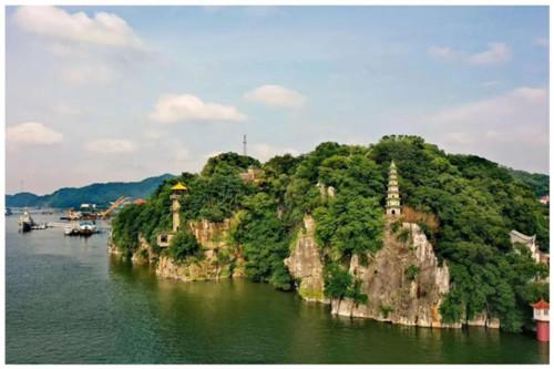 今年六一湖口石钟山景区不仅对九江人免门票全国儿童还免游船票