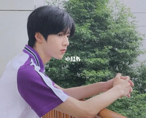 刘耀文校服99_刘耀文_校服_时代少年团_时代少年团刘耀文_娱乐_明星