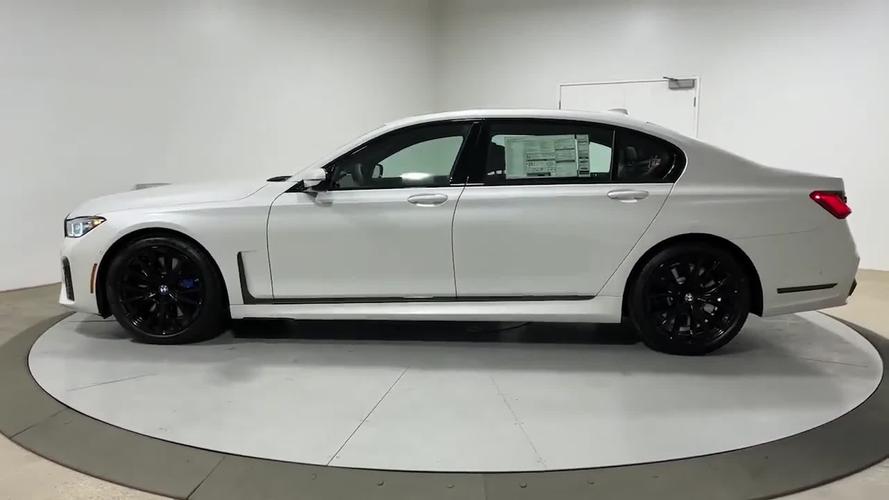 2022款宝马7系终于来了,实车太漂亮,选它还是奔驰s级自己定