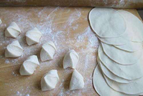 饺子皮怎样做才能又软又筋道大厨教你4个窍门1分钟就能学会