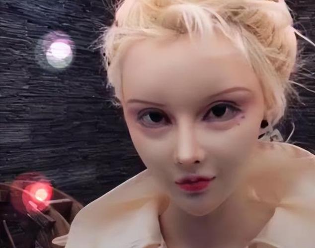 "真人芭比"迪丽拉:节目上坚决否认整容,富豪狂刷400万求真容|素颜